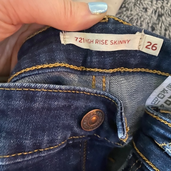 Women’s levis - Picture 2 of 2